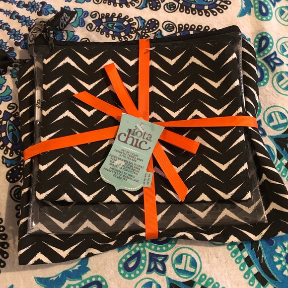 🌈 10 for $20! Black and white pouches. - Picture 3 of 5